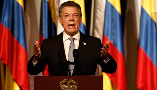 Juan Manuel Santos queda facultado para expedir decretos con fuerza de ley que permitan desarrollar e implementar el acuerdo de paz. Archivo
