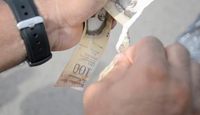 Destruyen billetes de 100 bolívares en la frontera. Najivy Benitez