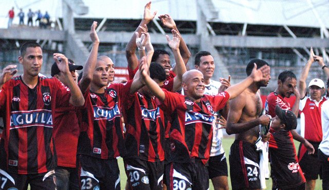 Este 22 de diciembre en el Estadio General Santander volverán a verse las figuras que hicieron parte del Cúcuta Deportivo campeón de 2006. La entrada será gratuita y las boletas se están entregando en las taquillas del estadio. Archivo