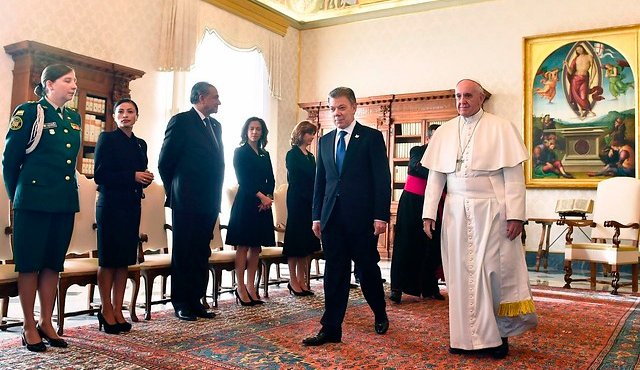 Santos en su visita al Vaticano. Colprensa