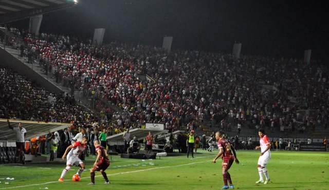 En el partido de ida de la final, la asistencia al estadio fue masiva. @SantaFe