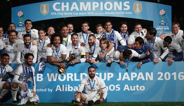 El Real Madrid logra con este título el triplete internacional en 2016, tras ganar la Liga de Campeones y la Supercopa de Europa, los tres bajo la dirección de Zinedine Zidane, que no hace aún un año tomó un equipo mentalmente destrozado por los malos resultados. AFP