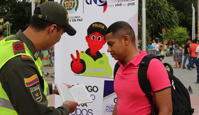 El Cógido de Policía multará a los ciudadanos que realicen actividades comerciales en el espacio público y obstruyan la movilidad. Orlando Carvajal
