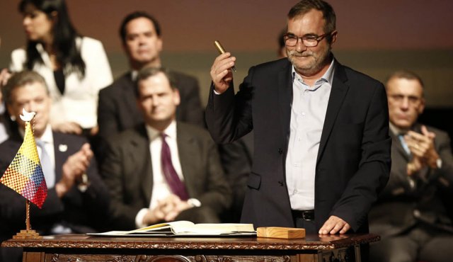 Rodrigo Londoño Echeverri, Timochenko, le envió una carta al papa Francisco. Colprensa