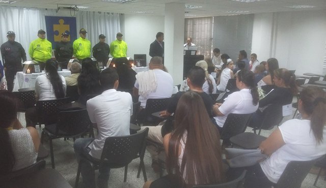Las familias recibieron los restos en el auditorio del Cuerpo Técnico de Investigación (CTI) de la Fiscalía, luego del proceso de exhumación e identificación. La Opinión