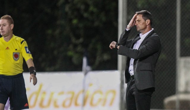El entrenador argentino Diego Cocca, dejó boquiabiertos a los directivos de Millonarios con su renuncia. Colprensa