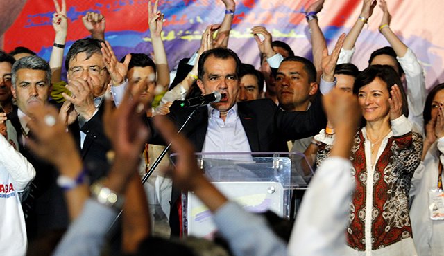 El excandidato presidencial Oscar Iván Zuluaga, señaló que para el 2014 no había cuestionamientos a la compañía Odebrecht; mientras que el director de la Ani, Luis Fernando Andrade, señaló que la posibilidad de vetar a Odebrecht para que no pueda seguir contratando o participando en licitaciones en el país, no es posible por el momento. Colprensa