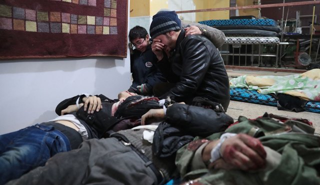 Desde el comienzo de la guerra en marzo de 2011, el conflicto en Siria ha provocado la muertes de más de 310.000 personas y empujó a millones de sirios al exilio o al desplazamiento interno que obligó . AFP
