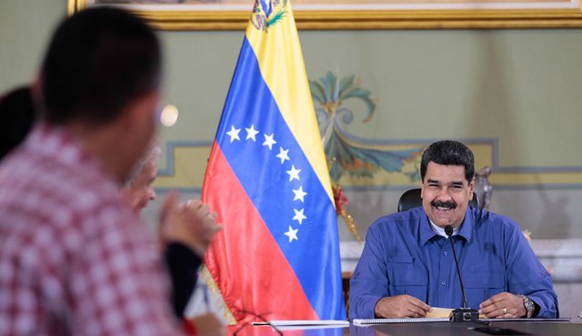 Para Maduro, en la frontera colombiana operan grupos que delinquen y atacan las monedas y economía del país vecino. AFP