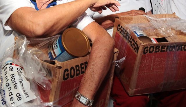 En el listado se describió que la caja de mercado contenía un kilo de café, cuando en realidad debió ser 125 gramos, como lo refleja el contrato firmado entre las partes. Cortesía