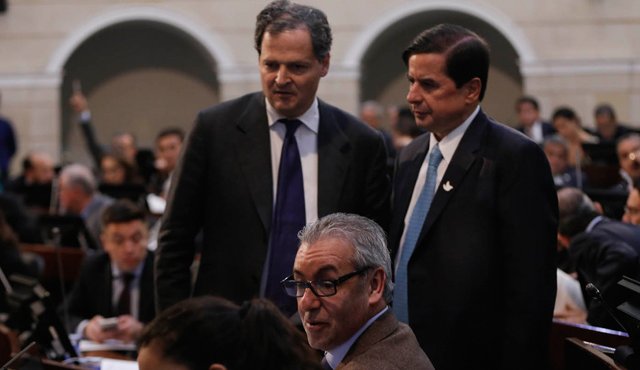 El ministro del Interior, Juan Fernando Cristo, ha tenido que dar una dura batalla en el Congreso para sacar adelante los proyectos y reformas claves para el proceso de paz con las Farc. Colprensa