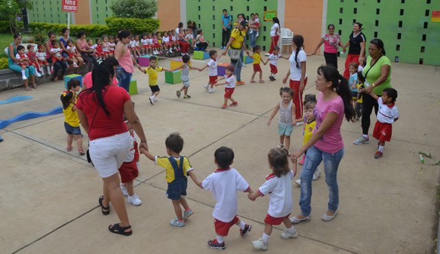Los niños del centro de desarrollo infantil Trigal de la Felicidad (Cúcuta), fueron exaltados por la experiencia ‘Explorando me divierto entre cuento y cuento’, la cual permitió que tutores, niños y padres de familia trabajaran en conjunto por la formación integral de los menores. Archivo