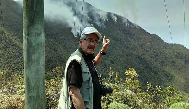 Leopoldo Mantilla en uno de los cubrimientos de una noticia para La Opinión. Suministrada