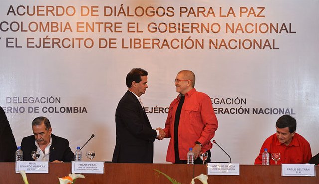 El conflicto armado colombiano, en el que también participaron otras guerrillas, paramilitares y agentes estatales, dejó al menos 260.000 muertos, 60.000 desaparecidos y 6,9 millones de desplazados. AFP
