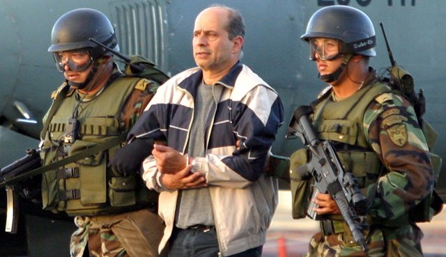 El perdón presidencial es la figura de indulto en Estados Unidos, donde el máximo mandatario tendrá el poder de conceder indultos y perdones en los casos de ofensas contra los Estados Unidos, excepto en los casos de personas condenadas en un juicio político. Colprensa