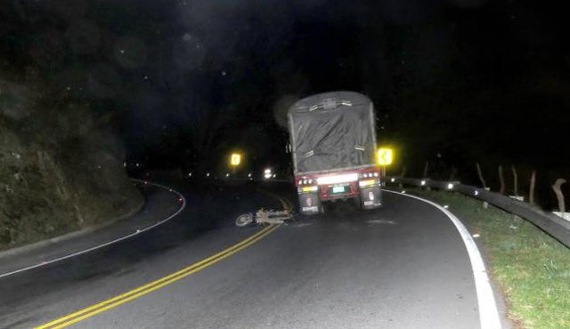 Las autoridades de Tránsito de Santander fueron las encargadas de hacer la inspección en el lugar del accidente y el levantamietno del cuerpo. Colprensa