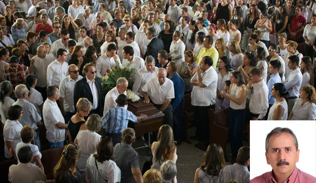 El sepelio del exalcalde Jesús Emilio Ayala se cumplió en la iglesia Los Carmelitas, en donde cientos de personas, entre familiares y amigos, acompañaron sus restos mortales. Archivo