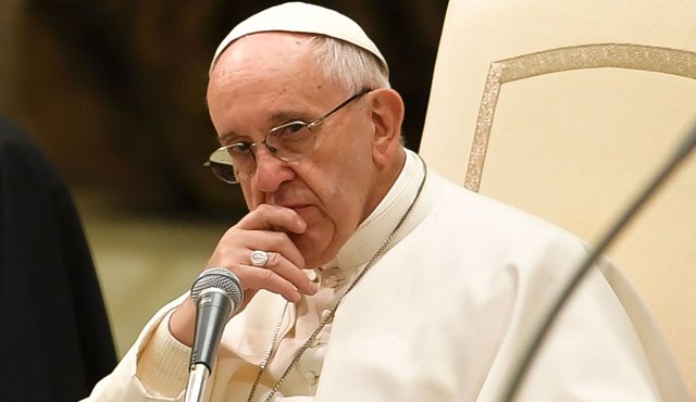 El papa Francisco habló sobre una mujer que abortó para mantener su belleza. afp