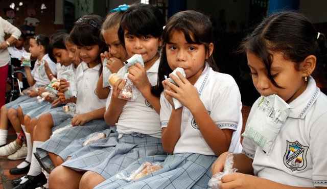 La cifra de escolares que recibirán este año el complemento alimentario será la misma del año pasado: 58.021. Archivo