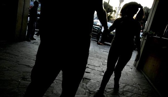 La ONU ve con preocupación este “muy lucrativo” negocio ilícito, que mueve globalmente 32.000 millones de dólares al año, estimó el funcionario, y destacó que casi un tercio del total de las víctimas a nivel mundial son menores de edad. Internet