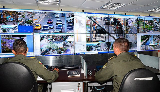 El Presidente Juan Manuel Santos aseguró que "las ciudades que cuentan con cobertura plena de cámaras mejoran radicalmente la seguridad, los ciudadanos se sienten más tranquilos y las autoridades pueden actuar más eficazmente". Colprensa