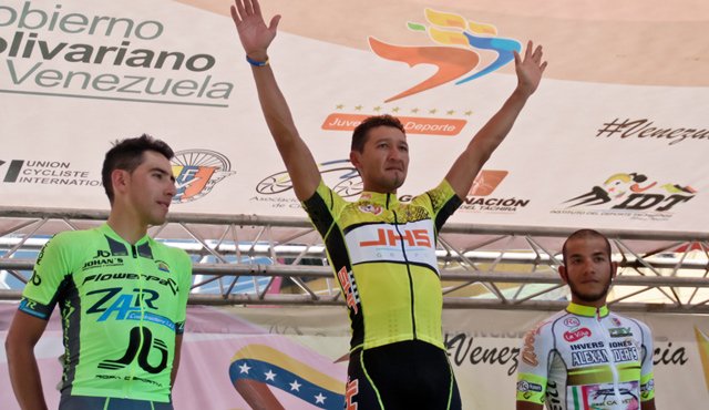 La cuarta etapa de la Vuelta al Táchira no presentó cambios en la clasificación general individual donde el patriota Jhon Nava (Kino) se mantiene en el primer lugar. El colombiano Cristian Torres del Flower Pack arribó segundo en la cuarta etapa. Lotería del Táchira