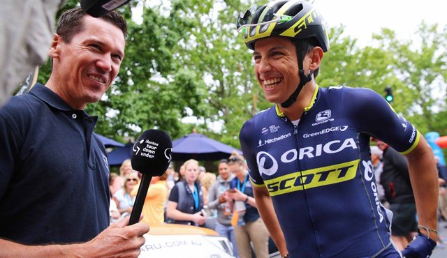 El ciclista colombiano Esteban ‘El Chavito’ Chaves se destacó ayer en el Tour Dow Under en Australia, al arribar tercero en la segunda etapa. Orica Scott
