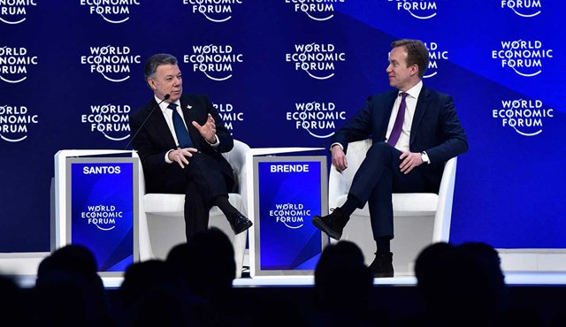 En el foro económico mundial (wwe) de Davos, el presidente Juan Manuel Santos Calderón, invitó a los empresarios a invertir en Colombia. El primer mandatario participó en el foro ‘Invirtiendo en Paz’. Cortesía