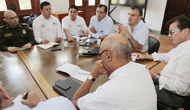 Funcionarios de la Cancillería y el Ministerio de Minas, se reunieron con el gobernador de Norte de Santander, William Villamizar, para definir acciones que permitan mejorar el cupo de combustible que asignarán este año para el departamento. Cortesía