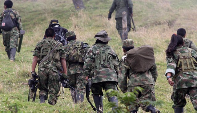 Según la Defensoría, también se habría presentado un ataque de hombres supuestamente pertenecientes a la columna móvil Teófilo Forero de las Farc en contra de un grupo de cinco personas, incluido ‘Mojoso’, en una finca de la vereda Tailandia de San Vicente del Caguán. Colprensa