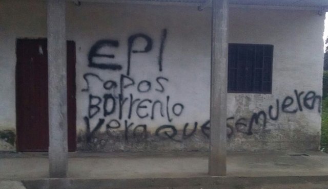Las casas tienen grafitis del Eln y el Epl, grupos que hacen presencia en esta zona. Cortesía