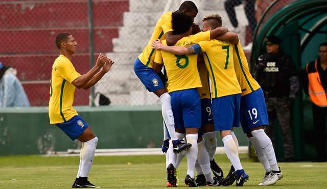 Los brasileños se impusieron 3-2 a Paraguay en la tercera fecha del Grupo A del torneo. AFP