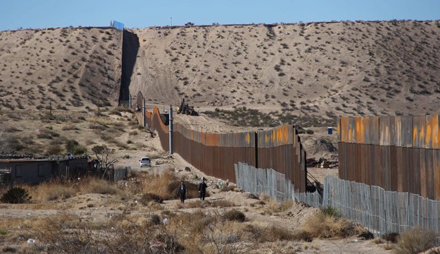 El valor del muro que ordenó construir Donald Trump es entre 12 y 15 mil millones. AFP