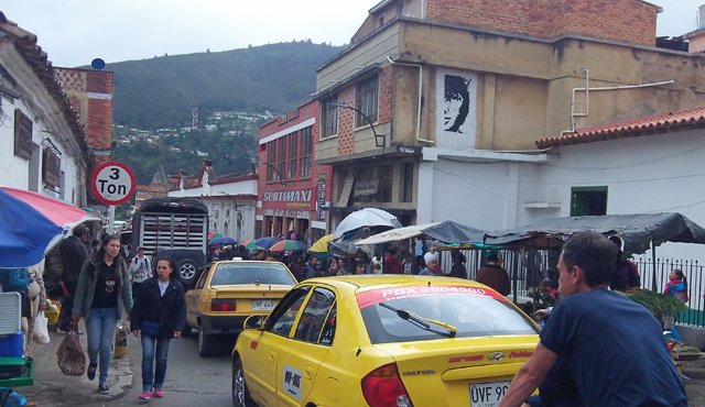 En horas pico se presenta la mayor congestión en el centro de Pamplona. Roberto Ospino
