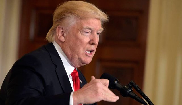 Donald Trump. Internet