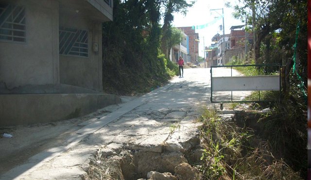 En la temporada invernal de 2011, se afectó esta vía del sector Cuesta Blanca, que será intervenida para mejorar el flujo de automotores al barrio Promesa de Dios. Javier Sarabia