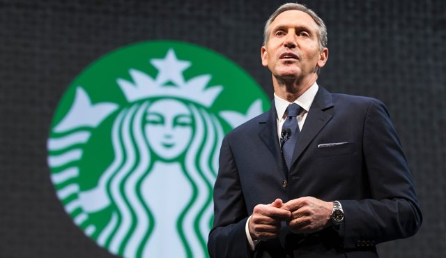 Schultz agregó que Starbucks buscará aumentar la comunicación con sus trabajadores. AFP