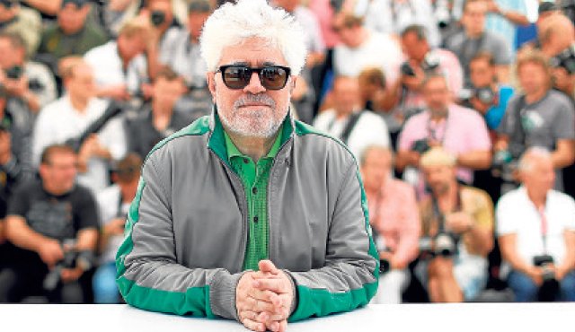 Pedro Almodóvar Caballero es un director de cine, guionista y productor español, el que mayor aclamación y resonancia ha logrado fuera de España en las últimas décadas desde el cineasta Luis Buñuel. AFP