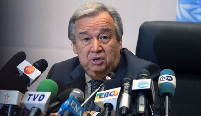 El secretario general de la ONU, Antonio Guterres, dijo que los países tienen el derecho, y la obligación, de impedir la infiltración de “miembros de organizaciones terroristas”. Pero agregó que no pueden discriminar a partir de la religión, la etnicidad o la nacionalidad. AFP
