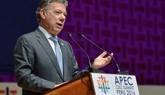 Por segunda vez, el presidente Juan Manuel Santos le extendió la invitación al uribismo para que haga parte de los diálogos de paz con el Eln. Colprensa