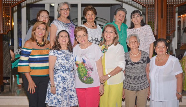 Stella de Mora, Elizabeth McCormick, Gladys de Mora ,Beatriz de Coronel, Patricia Armella, Yolanda Rey de Colmenares, Ana María Morelli, Miriam de Guzmán(homenajeada), Piedad Valero de Salgar, Ana Helena de Camargo y Olga Suárez. La Opinión