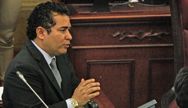 El representante a la cámara por el partido Liberal, Alejandro Carlos Chacón, quien también es copresidente de esa colectividad, trató de bajarle el tono a los rumores que se han levantado sobre posibles alianzas con Cambio Radical. Archivo