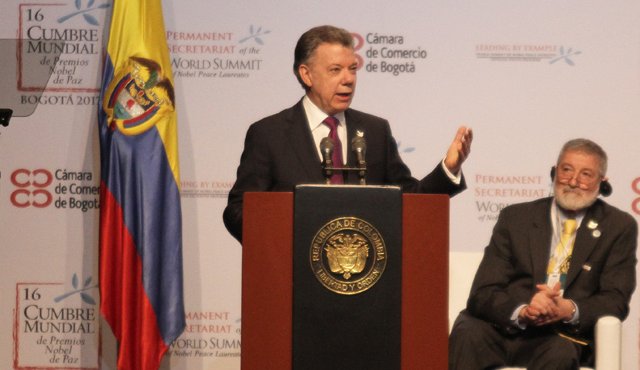 En la xvi cumbre mundial de Premios Nobel de la Paz, el presidente de Colombia Juan Manuel Santos, señaló que los principios alcanzados para mantener o alcanzar la paz, deben rodar por el mundo y garantizar el camino de todas las naciones. Colprensa