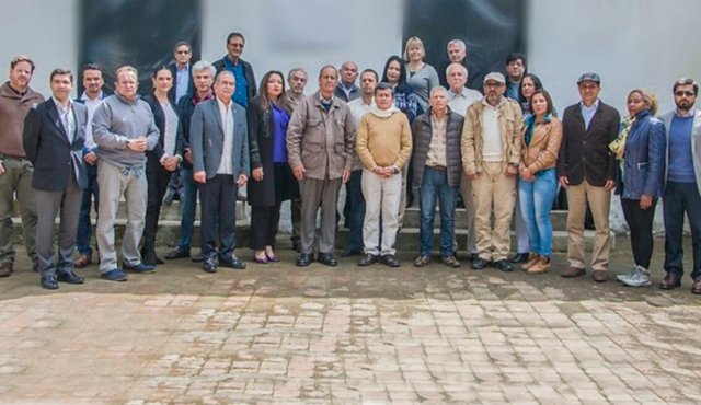 La delegación del Gobierno Nacional, en cabeza del jefe negociador Juan Camilo Restrepo. La delegación del ELN y representantes de los países garantes (Ecuador, Cuba, Noruega, Venezuela, Chile y Brasil) Colprensa