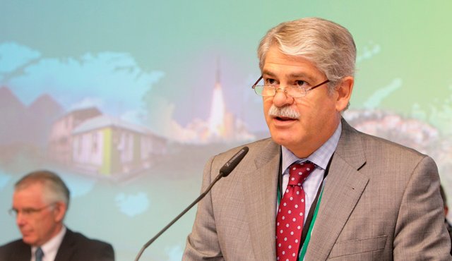 El ministro de Relaciones Exteriores de España, Alfonso Dastis Quecedo, aseguró que su país defenderá a México contra cualquier política que ponga en riesgo la dignidad humana, que tenga un trato discriminatorio. Libertad Digital