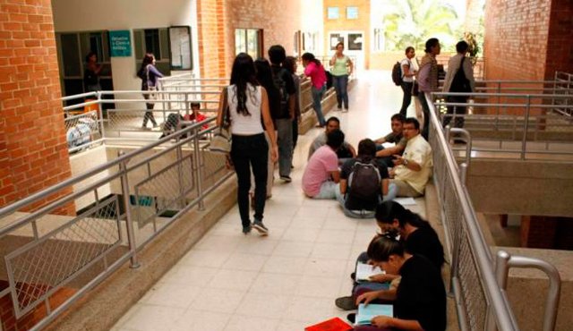 Las becas cubren los gastos de matrícula, de revisión médica y seguro médico, alojamiento, pasaje de ida y regreso y un estipendio mensual de 999.000 wones surcoreanos (cerca de 2.500.000 pesos colombianos). Colprensa
