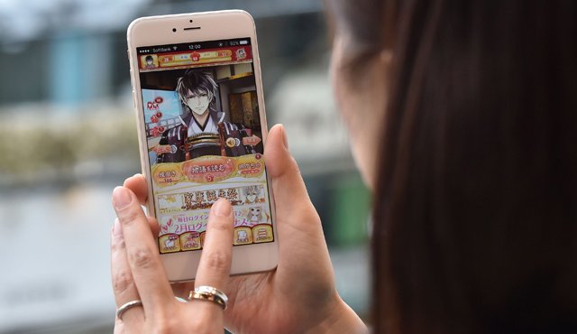 Estos juegos destinados a las chicas, un mercado anual de unos 133 millones de dólares (según el instituto Yano), están en auge desde hace unos cinco o seis años gracias a los teléfonos inteligentes. AFP