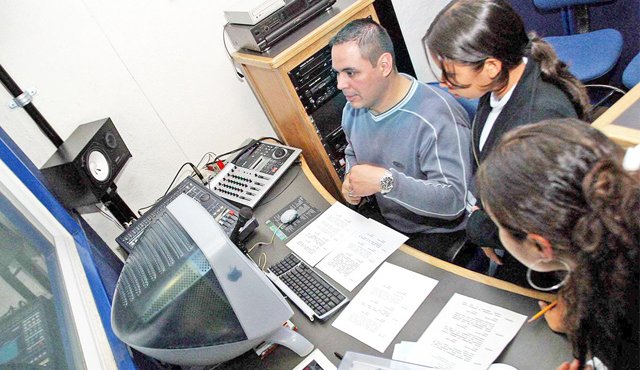 La alianza del Gobierno colombiano con la Unión Europea permitió que se consiguieran dos millones de euros para invertir en el proyecto de radios comunitarias para la paz. Archivo La Opinión