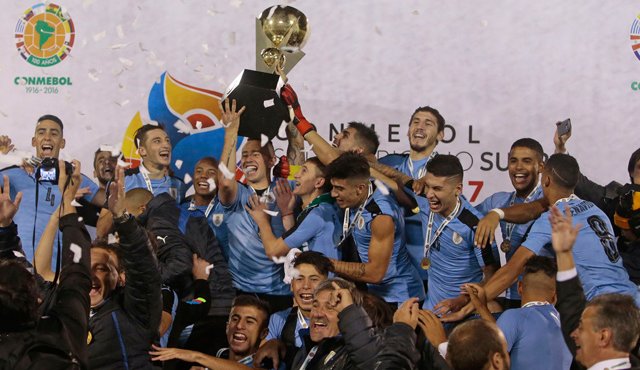 La selección Sub-20 de Uruguay fue un merecido campeón del Suramericano de Ecuador, al derrotar a los anfitriones 2-1. AFP