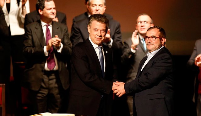 En el Teatro Colón en el centro de la ciudad se llevó a cabo la firma del acuerdo definitivo entre las Farc y el Gobierno. Colprensa